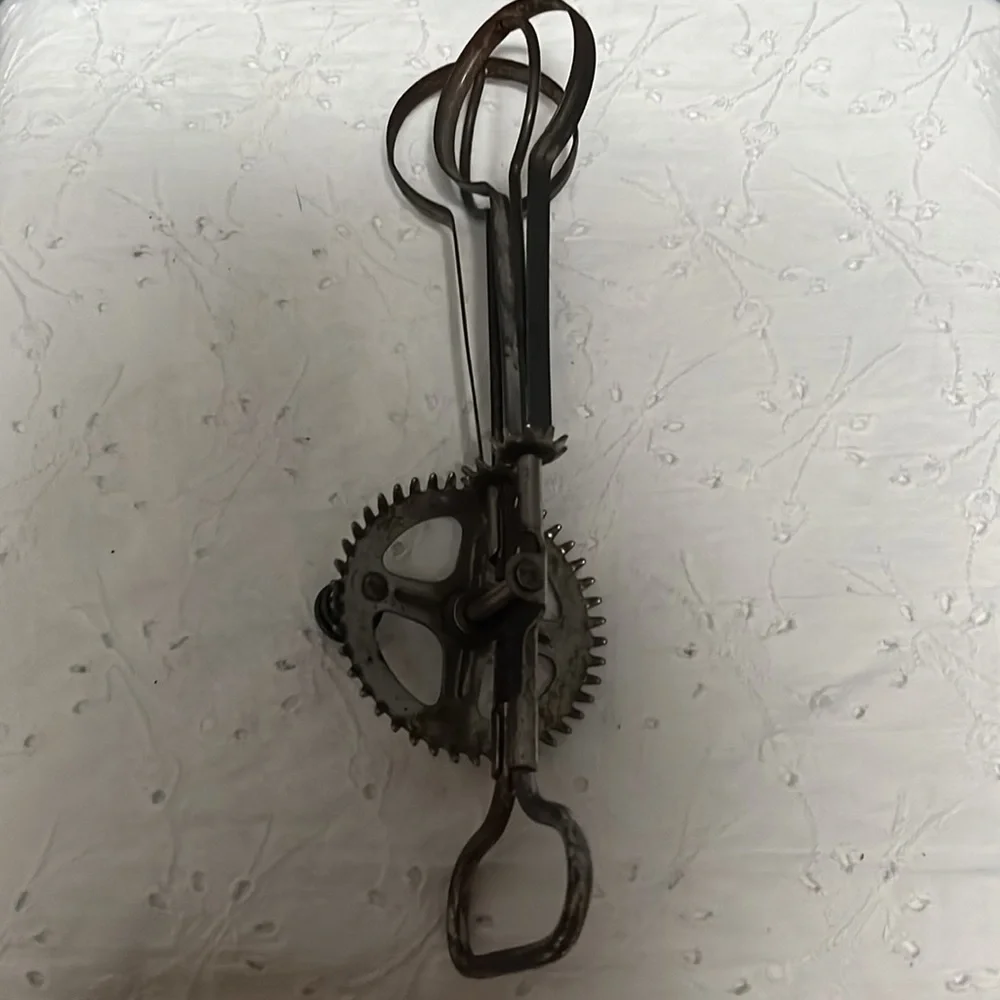 Vintage A&J Egg Beater Kitchen Collectible Patent Dated 1923, all metal, works